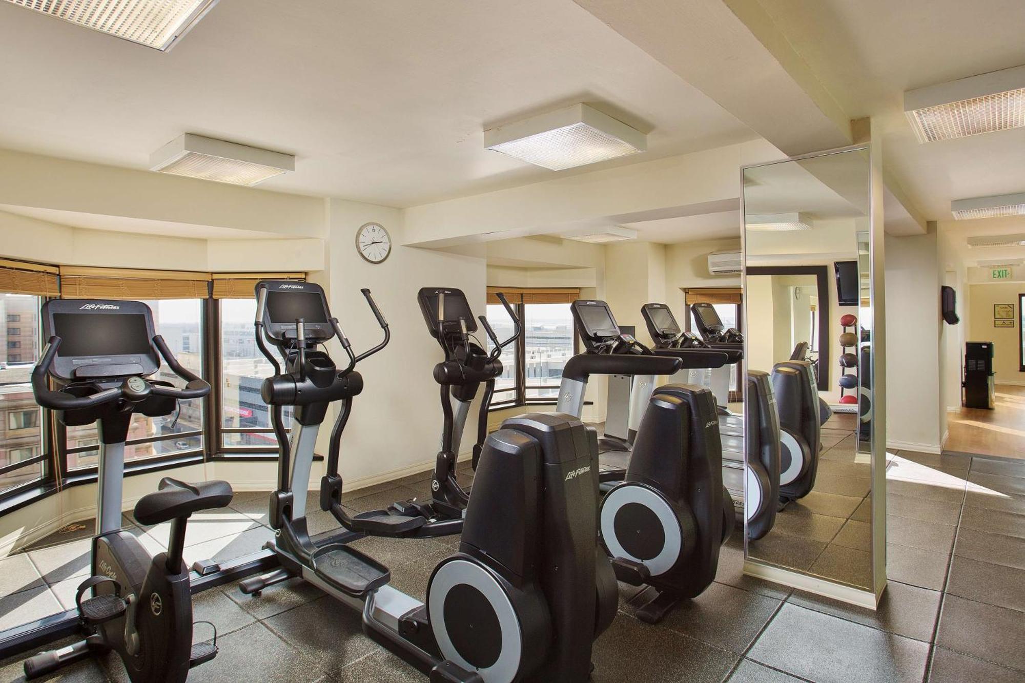 מלון Hilton Rosemont Chicago O'Hare מראה חיצוני תמונה